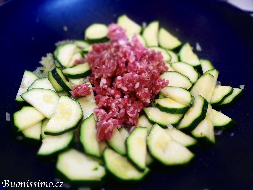 Rizoto s cuketou a salsicciou
