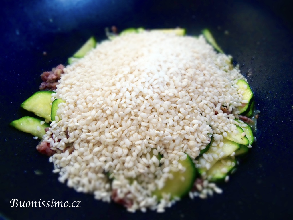 Rizoto s cuketou a salsicciou