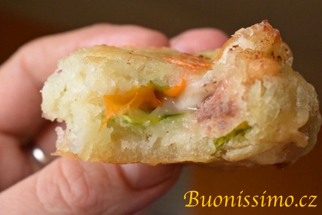 Dýňové květy s mozzarellou a ančovičkami