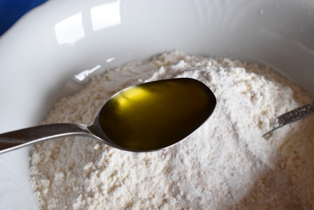 Dýňové květy s mozzarellou a ančovičkami